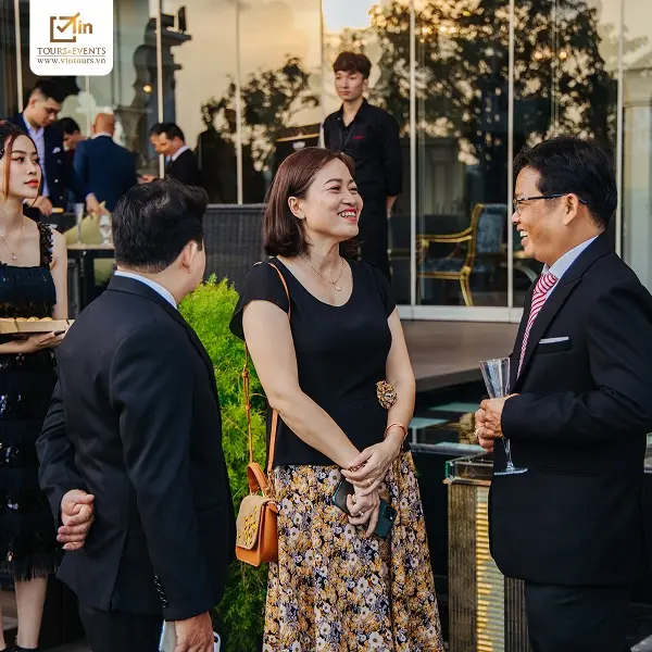 Khu vực hội trường từ c&ocirc;ng ty tổ chức tất ni&ecirc;n trọn g&oacute;i