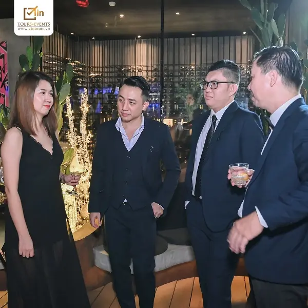 Khu vực đ&oacute;n kh&aacute;ch của dịch vụ tổ chức tất ni&ecirc;n