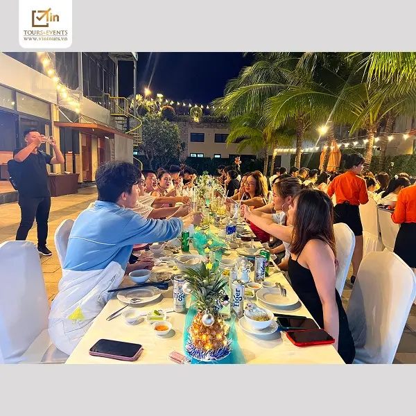 Tổ chức party cuối năm chuy&ecirc;n nghiệp c&ugrave;ng VIN Tours & Events