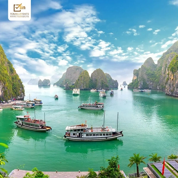 hàng ngàn đảo đá vô kỳ vĩ và làn nước trong xanh