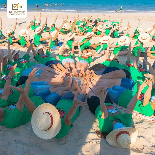 Tổ chức sự kiện team building cho Vietinbank ngoài bãi biển