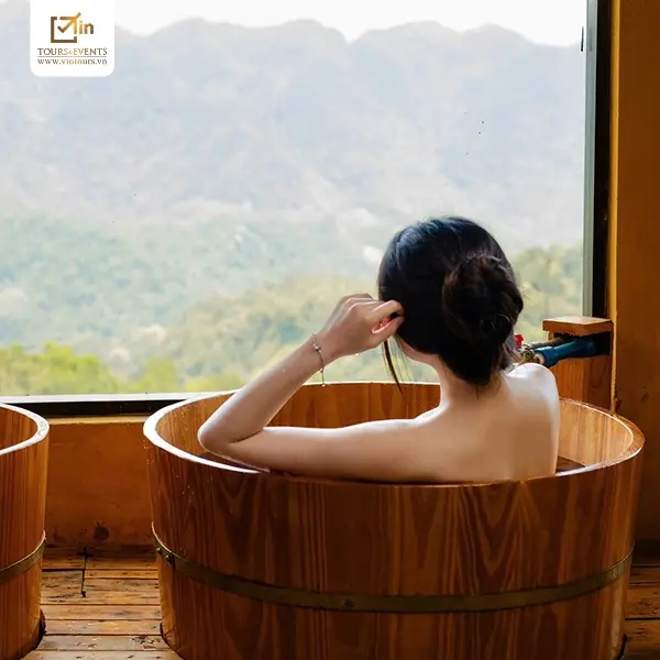Trải nghiệm tắm lá dao và massage trị liệu với tour du lịch kết hợp chăm sóc sức khỏe tại thảo nguyên xanh Pù Luông
