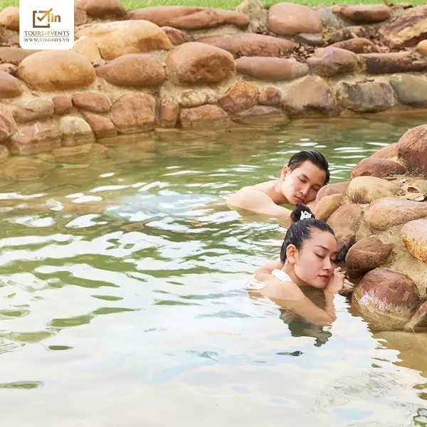 Tắm suối khoáng nóng Alba Thiên Tân tại Huế mộng mơ