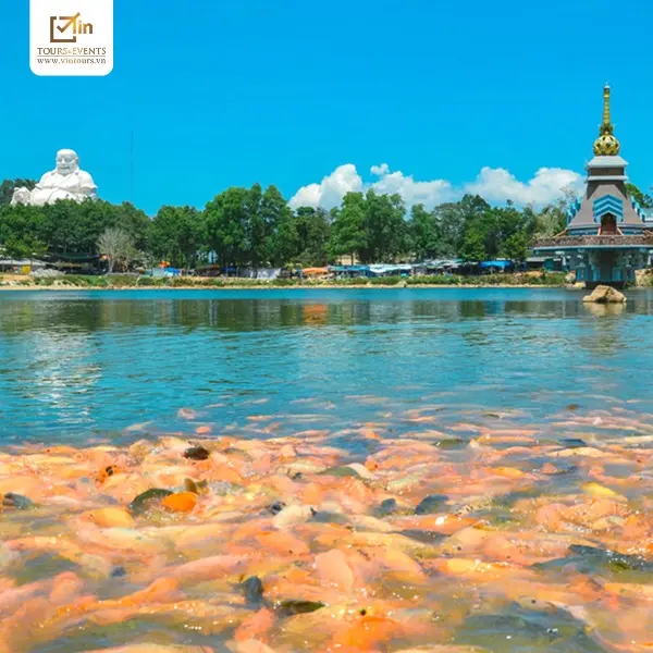 Tham gia chuyến du lịch giá rẻ tại hồ Thủy Liêm thơ mộng