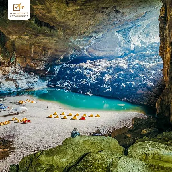 Tour dành cho người cao tuổi tại Hang Én là sự kết hợp hoàn hảo giữa khám phá thiên nhiên và chăm sóc sức khỏe