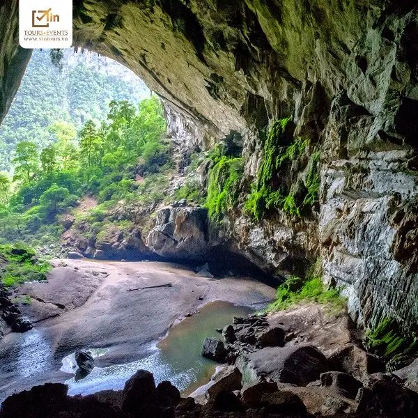 Tour được trang bị thiết bị cứu hộ và túi cấp cứu