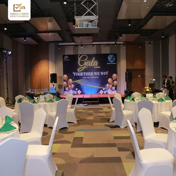 Khung cảnh tổng thể chương tr&igrave;nh tất ni&ecirc;n cho c&ocirc;ng ty chuy&ecirc;n nghiệp